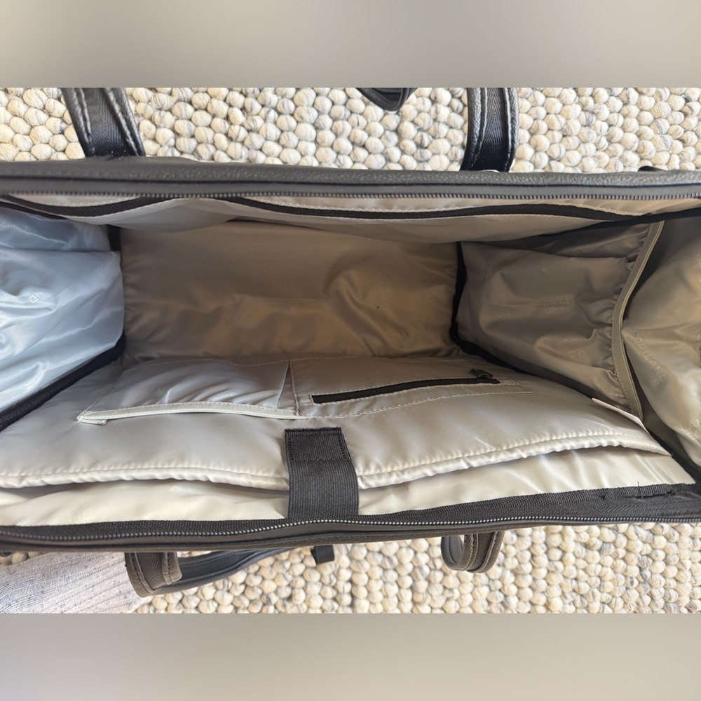Portland Gear Black “Leatherlite”Travel Tote - Picture 5 of 5